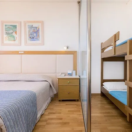 Golden Coast 4*