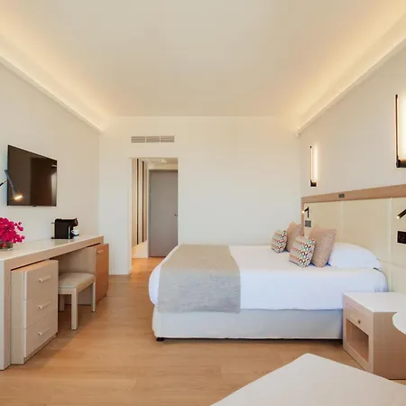 Üdülőközpont Golden Coast 4*